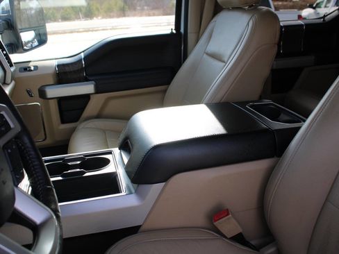 Used 2019 Ford F250 Lariat w/ Lariat Ultimate Package image 41