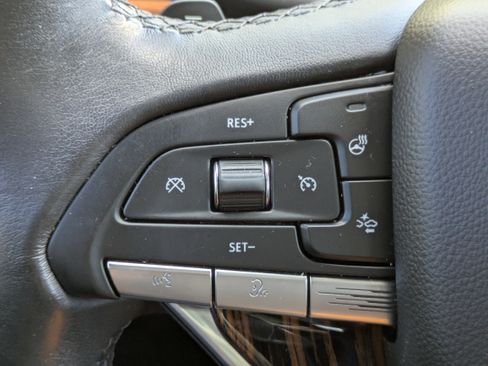 Used 2022 Cadillac Escalade Luxury image 17