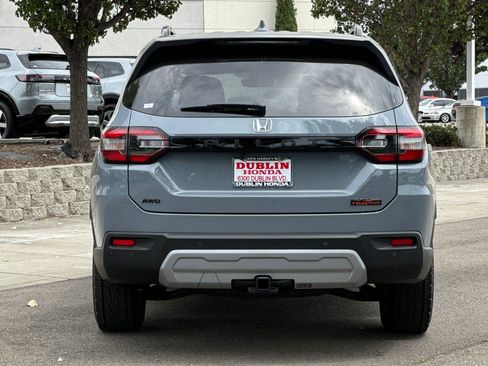 New 2025 Honda Pilot TrailSport image 5