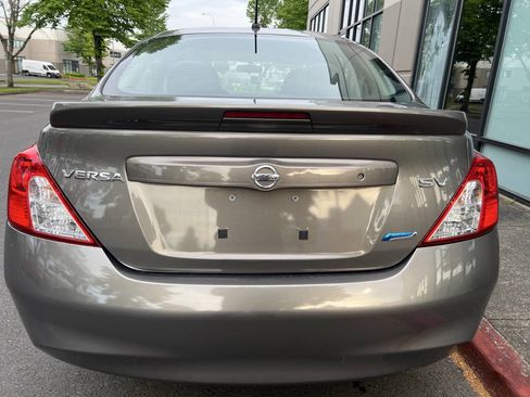 Used 2013 Nissan Versa SV w/ Convenience Pkg FWD image 4