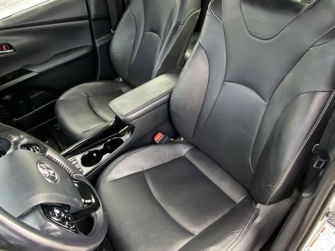 Used 2022 Toyota Prius Prime XLE FWD image 28