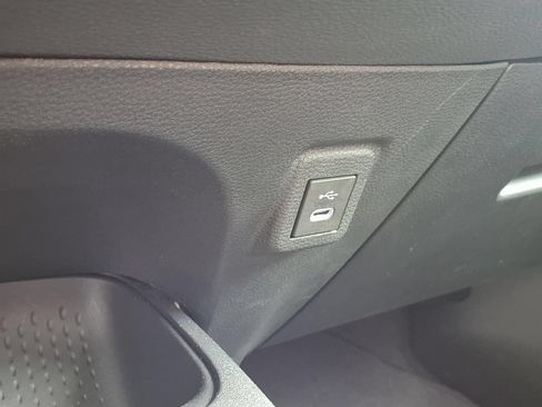 Used 2024 Toyota Corolla LE FWD image 5