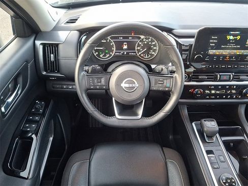 Used 2023 Nissan Pathfinder SL w/ SL Premium Package image 13