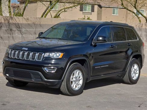 Used 2020 Jeep Grand Cherokee Laredo image 5