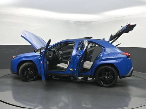 Used 2021 Lexus UX 250h w/ Premium Package AWD/4WD image 36