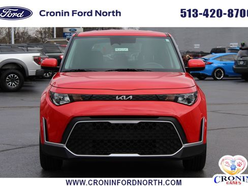 Used 2023 Kia Soul LX image 2
