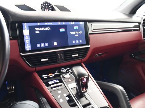 Used 2020 Porsche Cayenne S image 32