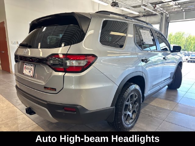Used 2025 Honda Pilot TrailSport image 15