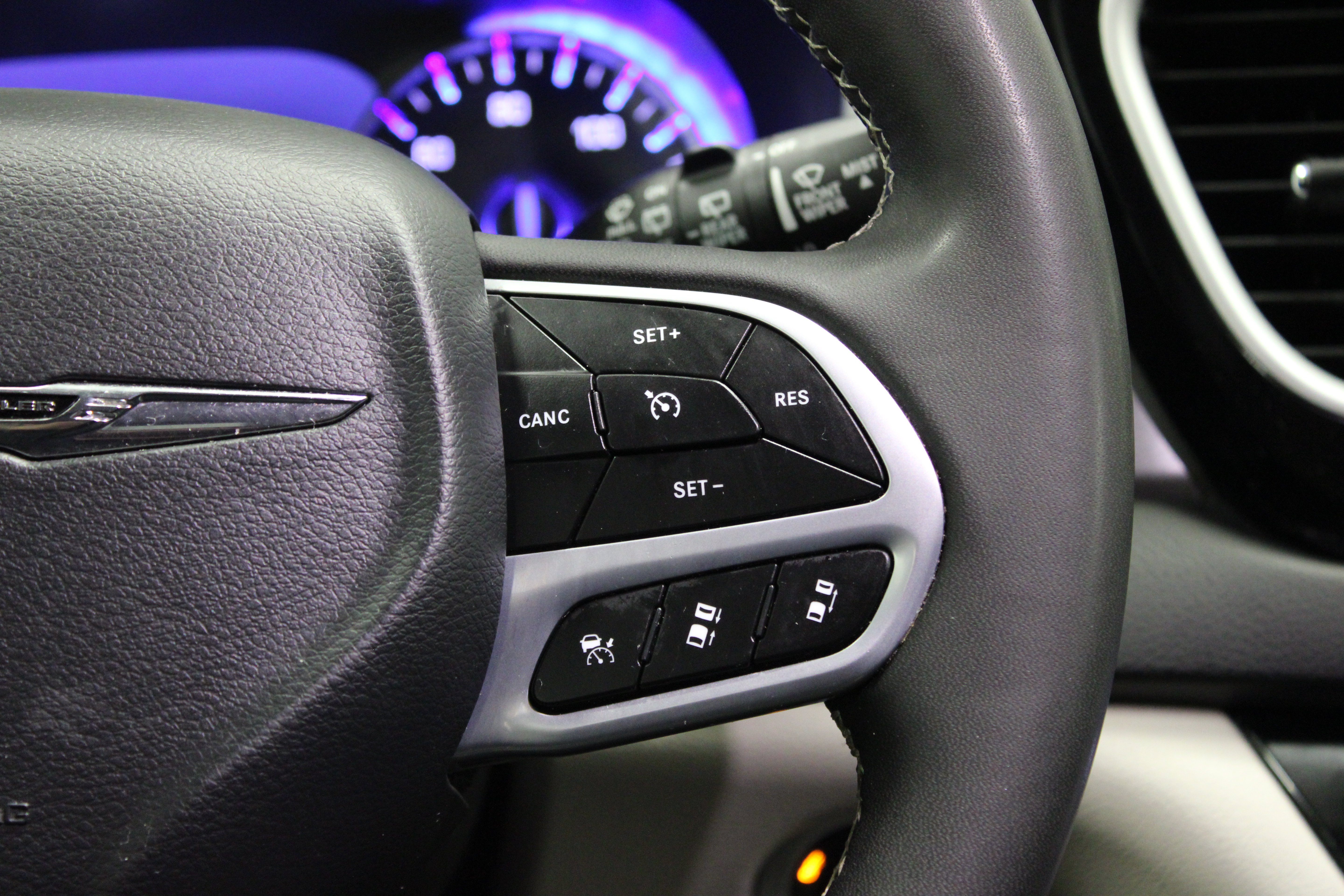 Used 2024 Chrysler Pacifica Touring-L FWD image 29