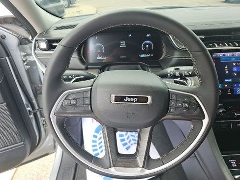 Used 2024 Jeep Grand Cherokee L Limited image 16