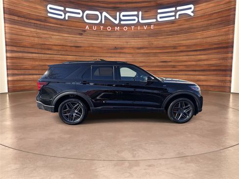 Used 2025 Ford Explorer ST-Line w/ ST-Line Street Pack image 8