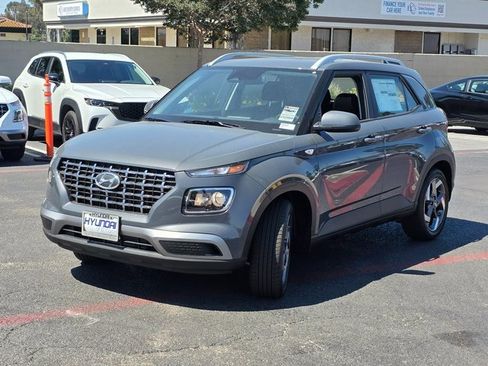 New 2025 Hyundai Venue SEL image 4