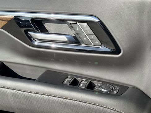 New 2026 Chevrolet Suburban High Country RWD image 23