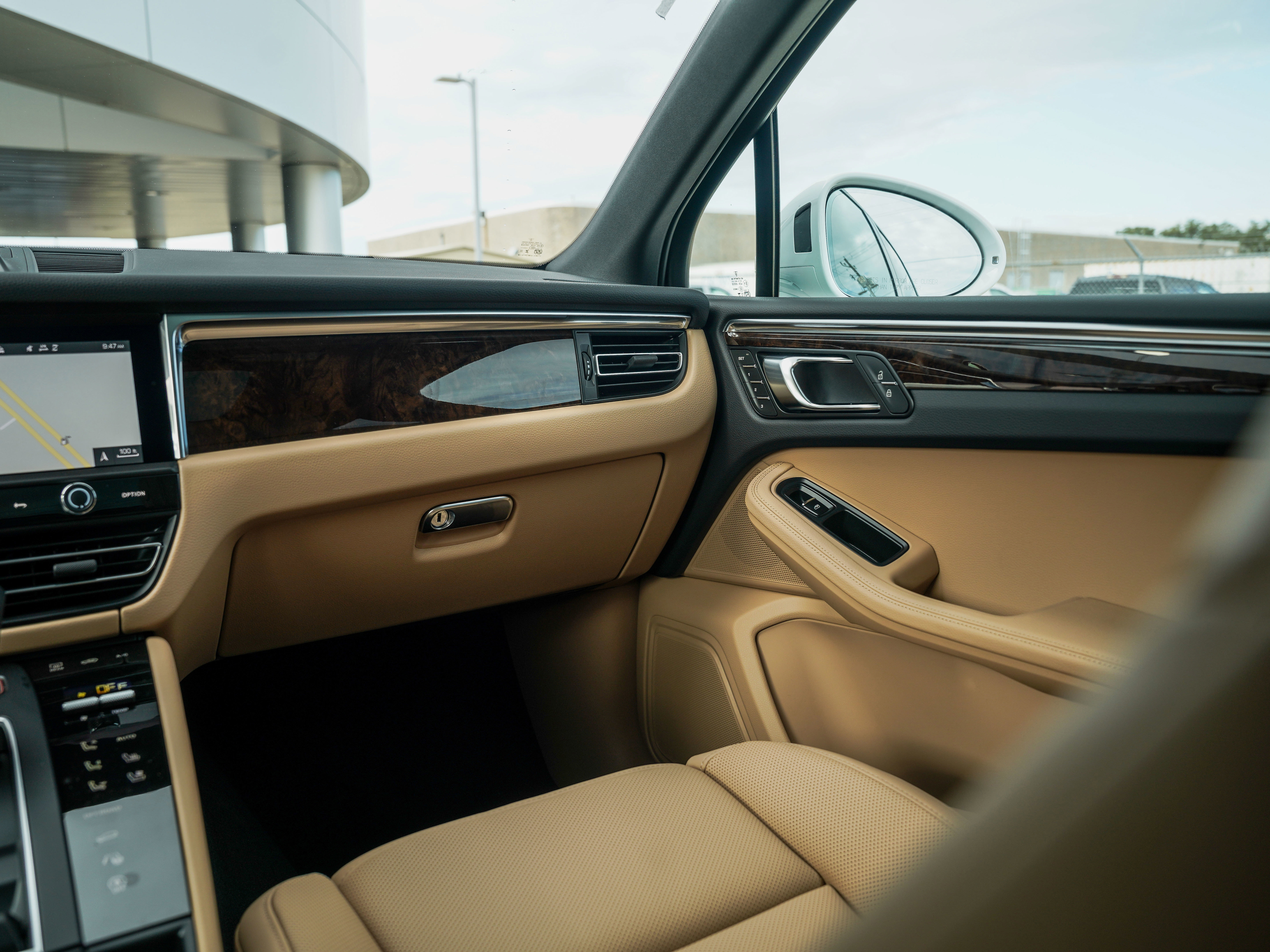 Certified 2026 Porsche Macan AWD/4WD image 25