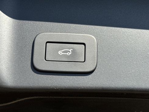 Used 2024 Land Rover Range Rover Evoque Dynamic SE image 8