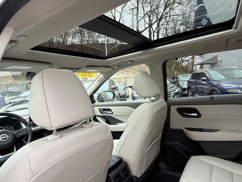 Used 2023 Nissan Rogue SV w/ SV Premium B Package image 17