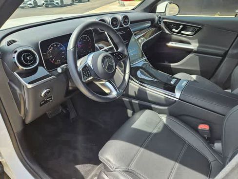 Used 2025 Mercedes-Benz GLC 300 4MATIC image 2