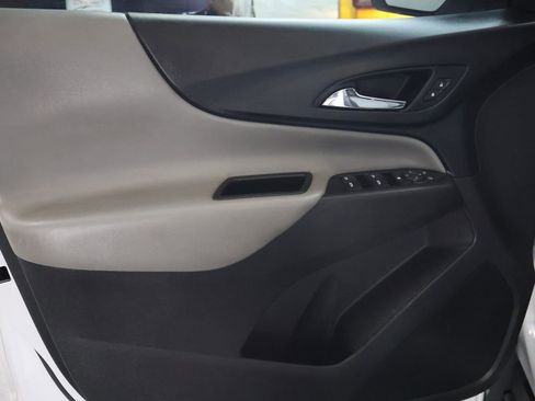 Used 2020 Chevrolet Equinox LS w/ LS Convenience Package AWD/4WD image 16
