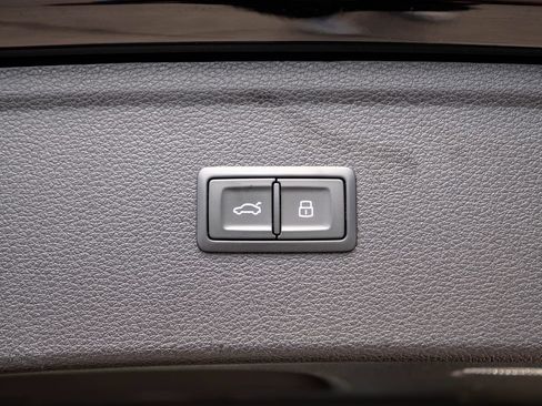 Used 2023 Audi Q5 2.0T Premium w/ Convenience Package AWD/4WD image 44