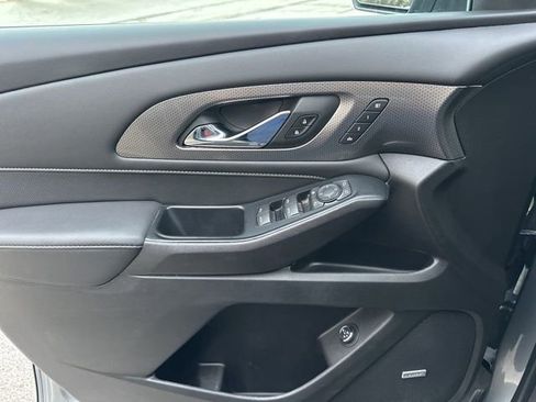 Used 2023 Chevrolet Traverse Premier image 31