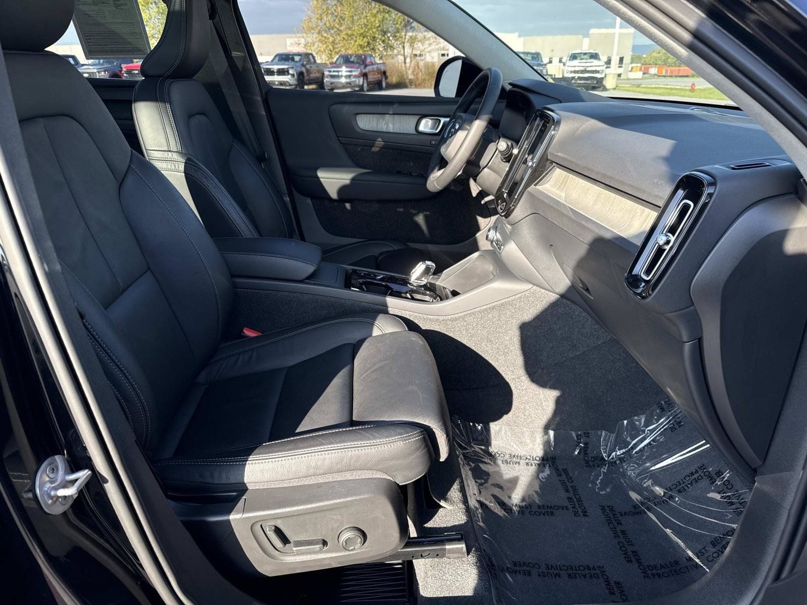 Used 2024 Volvo XC40 B5 Plus AWD/4WD image 20