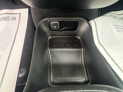 Used 2025 Chrysler Pacifica Select FWD image 38