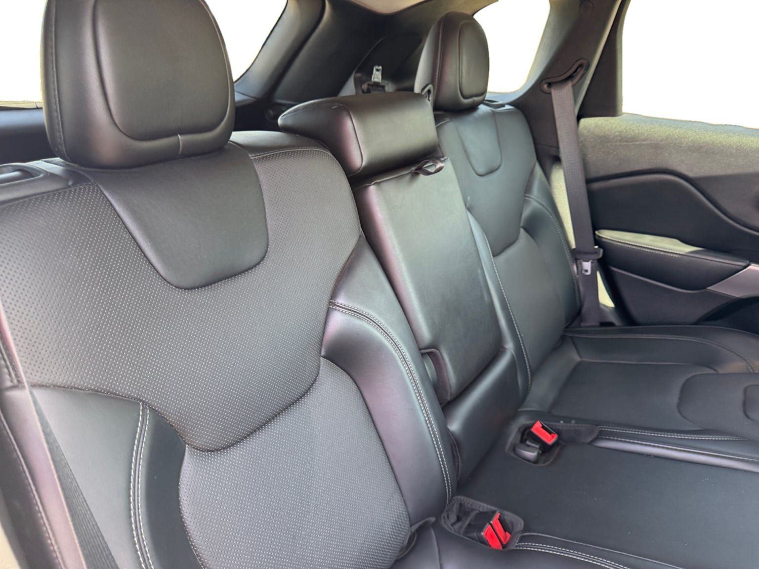 Used 2021 Jeep Cherokee Limited AWD/4WD image 18