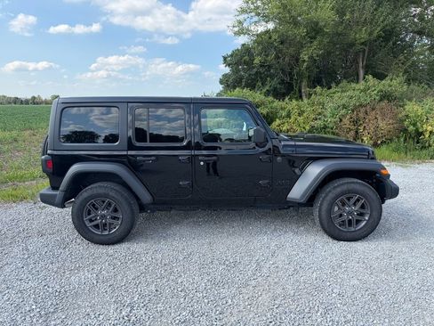 Used 2025 Jeep Wrangler Unlimited Sport AWD/4WD image 23