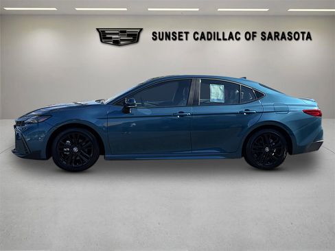 Used 2025 Toyota Camry SE image 6