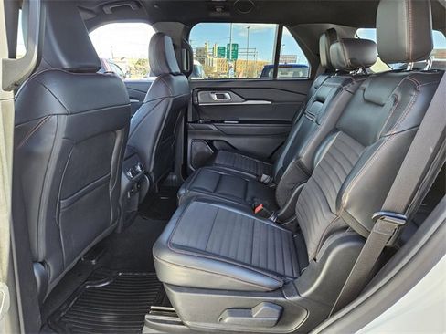 Used 2025 Ford Explorer ST-Line w/ ST-Line Street Pack image 9