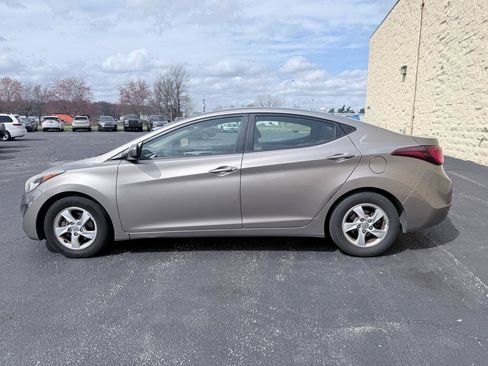 Used 2014 Hyundai Elantra SE image 2
