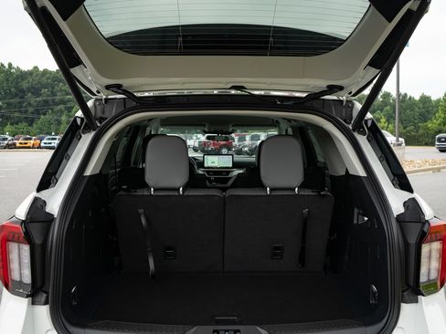 New 2026 Ford Explorer Active w/ Active Comfort Package RWD image 9