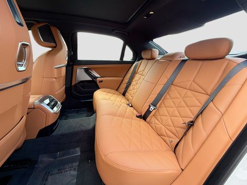New 2026 BMW 740i w/ Premium Package RWD image 21