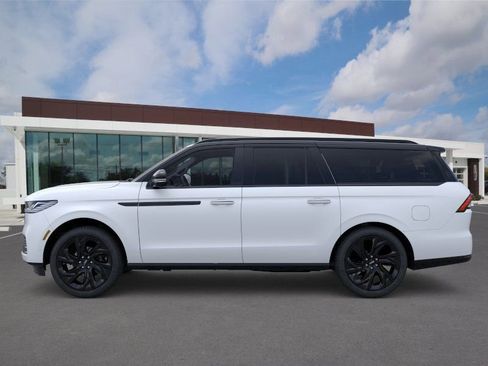 New 2026 Lincoln Navigator L Black Label AWD/4WD image 3