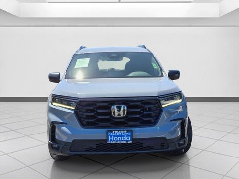 Used 2025 Honda Pilot Sport image 2