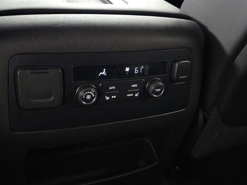 Used 2015 GMC Yukon SLT image 30