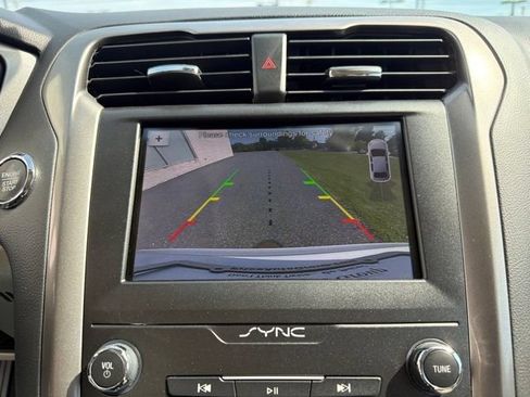 Used 2019 Ford Fusion SEL FWD image 17