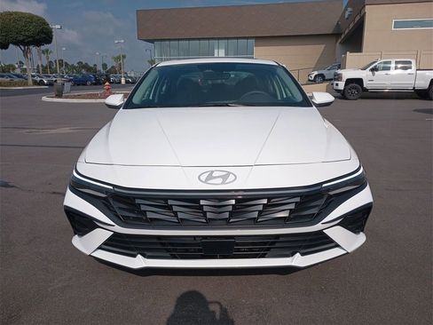 Certified 2024 Hyundai Elantra SEL w/ Convenience Package image 8