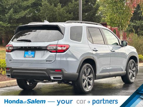 New 2025 Honda Pilot Sport image 2