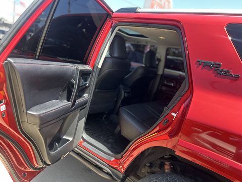 Used 2018 Toyota 4Runner TRD Off-Road Premium AWD/4WD image 17