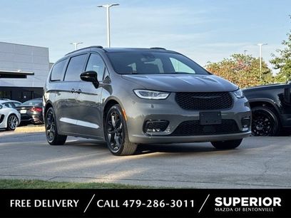 Used 2025 Chrysler Pacifica Limited