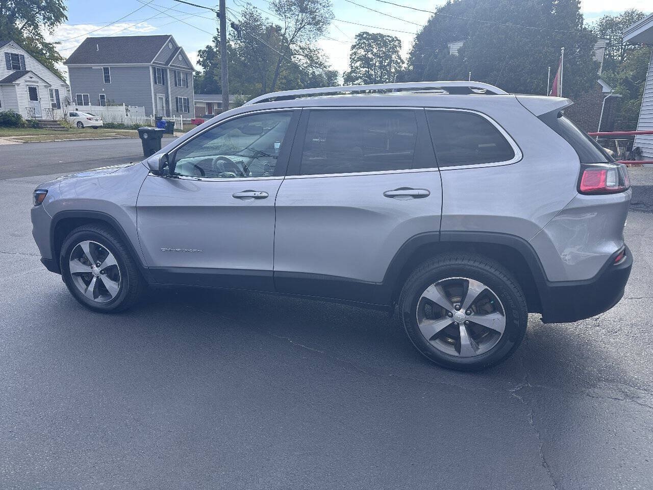Used 2019 Jeep Cherokee Limited AWD/4WD image 9