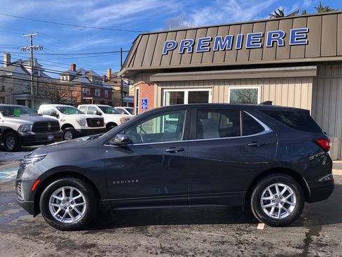Used 2022 Chevrolet Equinox LT w/ Driver Convenience Package image 2