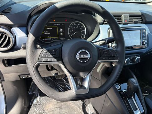 Used 2025 Nissan Versa SV FWD image 27