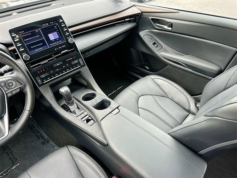 Used 2020 Toyota Avalon XLE image 22