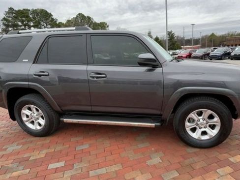 Used 2022 Toyota 4Runner SR5 image 2