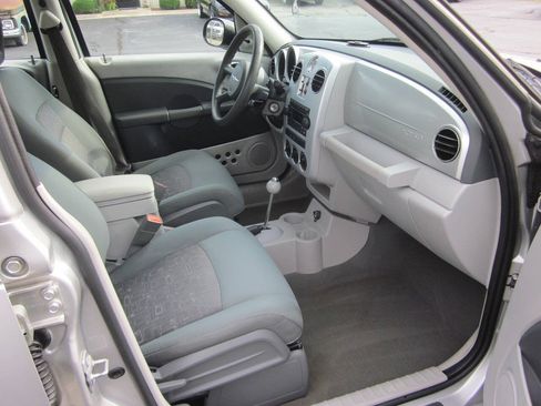 Used 2008 Chrysler PT Cruiser FWD image 13