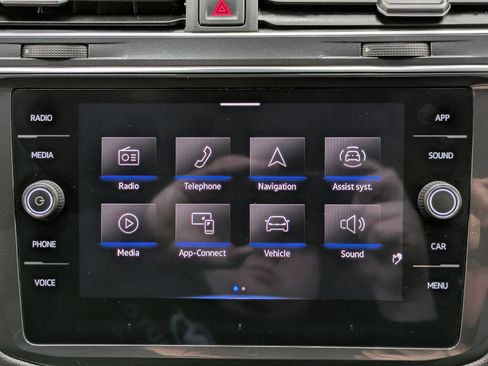 Used 2022 Volkswagen Tiguan SE R-Line image 35