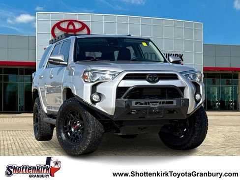Used 2020 Toyota 4Runner SR5 Premium w/ Moonroof Package AWD/4WD image 1