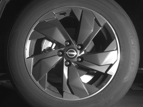 Used 2025 Nissan Rogue SV FWD image 12